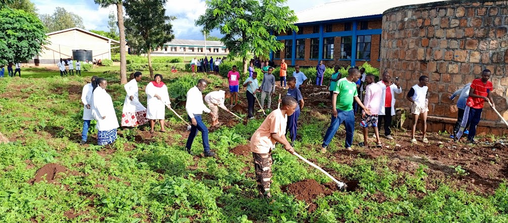 Headmaster and students in Eco-Schools activities